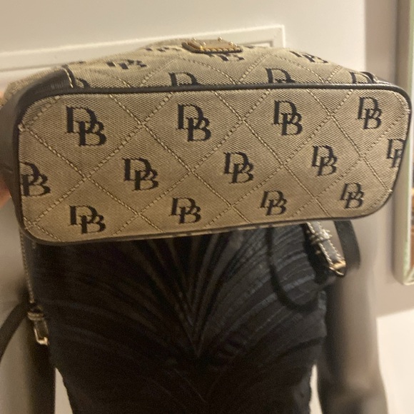 Dooney and Bourke crossbody bag - Picture 5 of 6